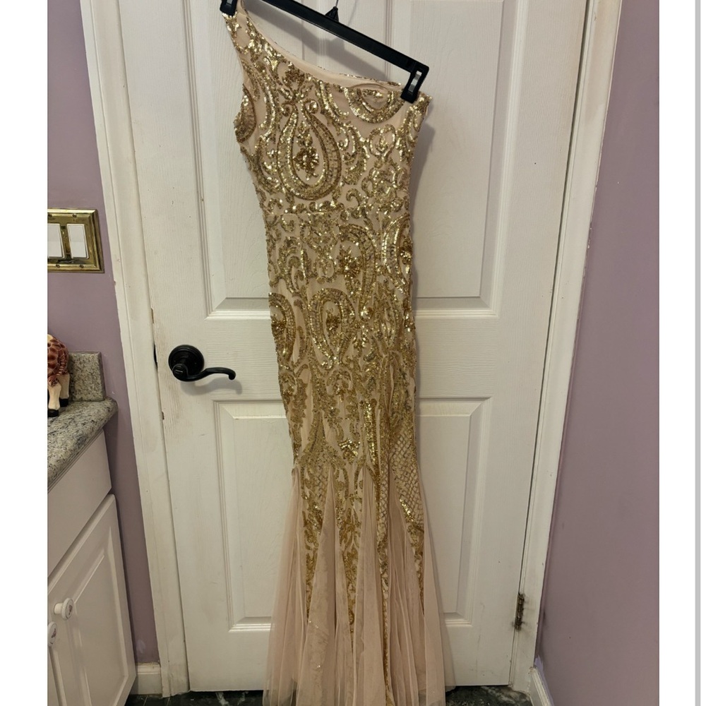 Gold One-Shoulder Mermaid Dress / Evening Gown Size Small